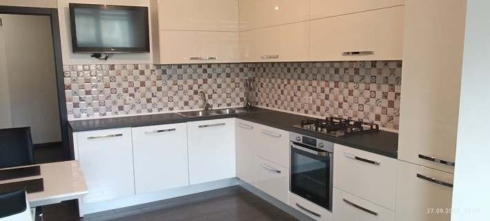 Продаю  4-х комнатную квартиру  на 2-м эт в кирпичном 9-ти эт.доме - фото 1