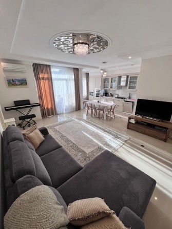 Преміальна видова 3-к. квартира з дизайнерським ремонтом | 121 м² - фото 1