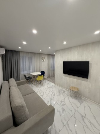 Продается 2 комнатная квартира. Новый ремонт. Центр. Славянск. - фото 1