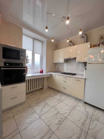 Продается 2х комнатная квартира в центре от владельца - фото 1