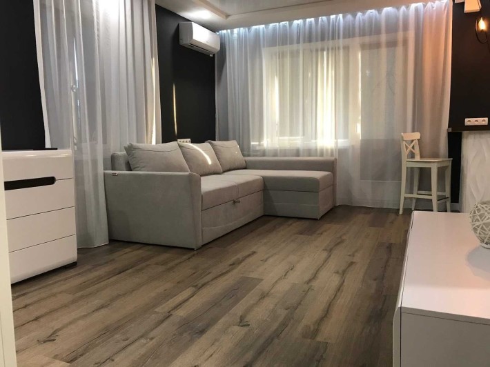 СЕРТИФІКАТ. Продається 1-на квартира з кухнею-студією в центрі міста - фото 1