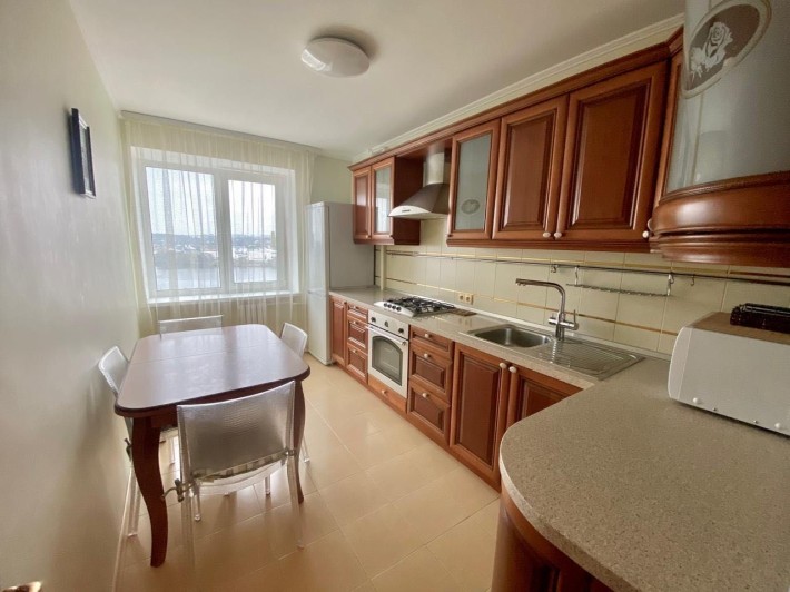 Продається 3-кімнатна квартира з гаражем від власника - фото 1