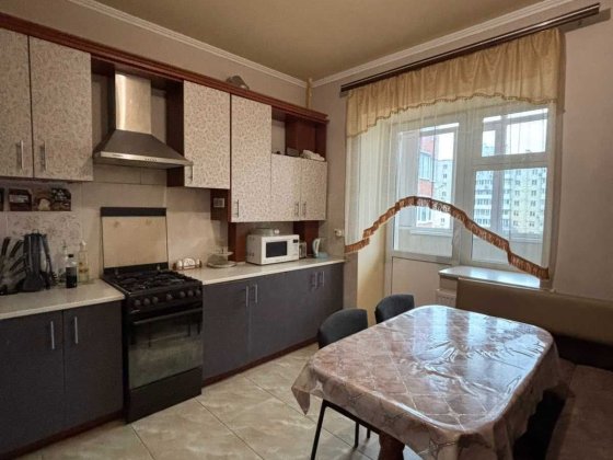 Новобудова 2012 року на Озерній з кап ремонтом Хмельницкий