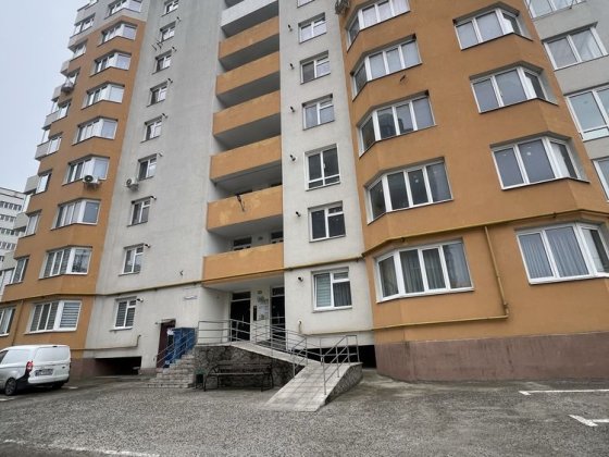 Терміново продам 1 кімнатну з ремонтом новобудову на Виставці Хмельницький