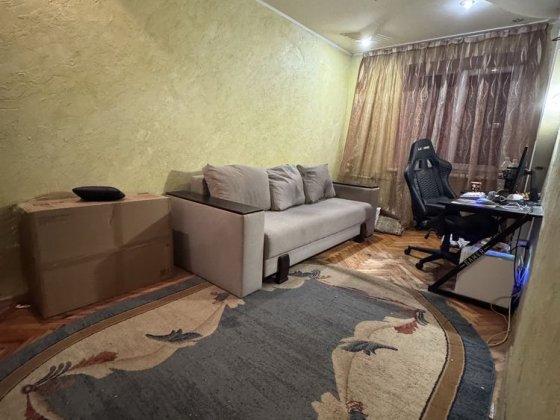 Продається 2 кімнатна квартира в районі 11-12 школи! Шептицький