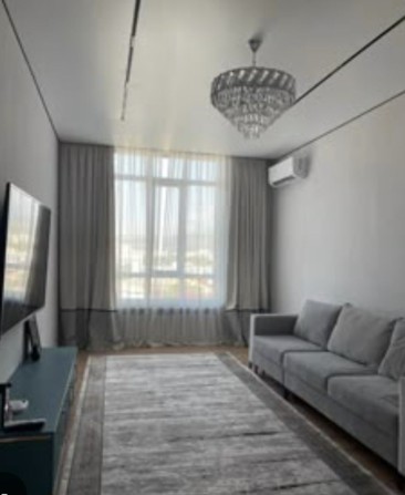 Трикімнатна квартира в елітному районі  міста! - фото 1