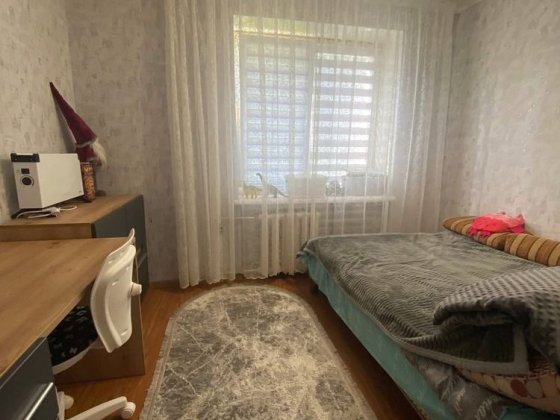 Трикімнатна квартира в районі 8,9 школи Шептицький