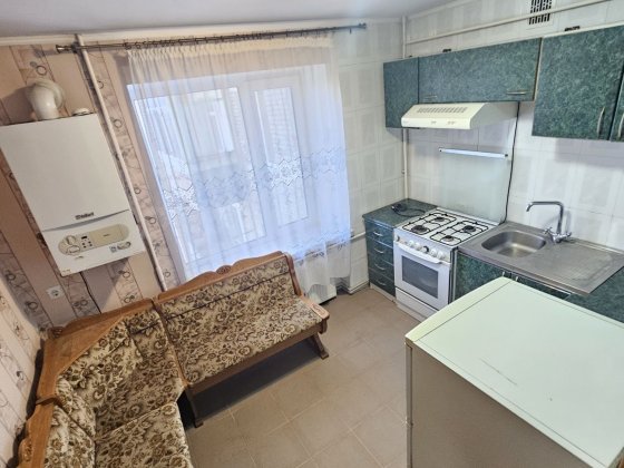 Продам 4-кім квартиру, автономне газове опалення, середній поверх Шептицкий