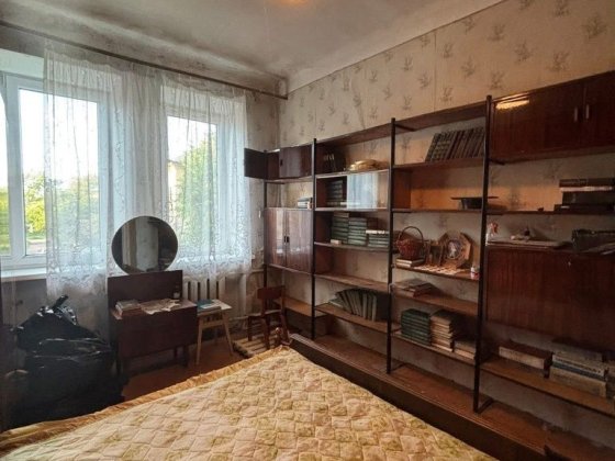 Продам простору 3 кімнатну у м.Шептицький Шептицький