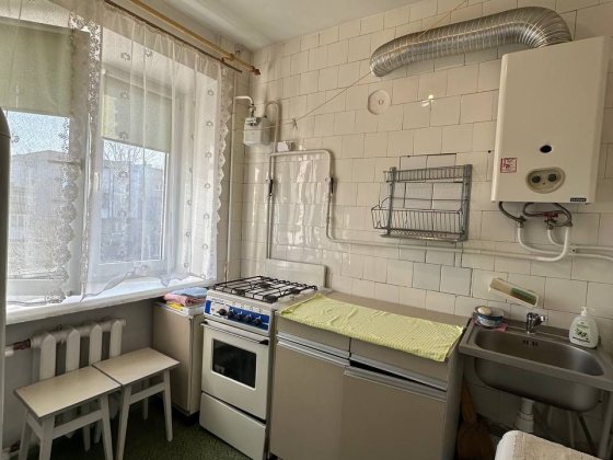 Продам 1 кімнатну квартиру на середньому поверсі Шептицький