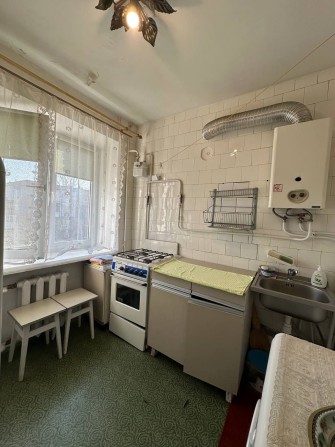 Продам 1 кімнатну квартиру на середньому поверсі - фото 1