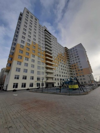 Продаж 1к квартири 43.7 кв. м на вул. Свободи/Виставка - фото 1