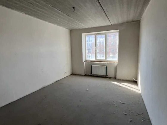 Зданий будинок. Поруч Оазис, Південний Буг Хмельницький