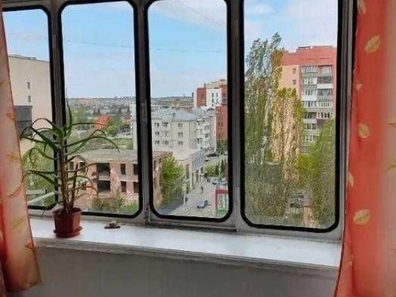 3 кімнатна квартира на Виставці в р-ні Електроніки Хмельницький