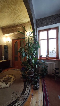 Унікальна 6-кімнатна квартира в центрі міста! - фото 1