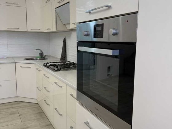 Одиничка на Виставці в новобудові з мінімальним переоформленням. Хмельницкий