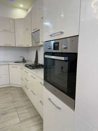 Одиничка на Виставці в новобудові з мінімальним переоформленням. - фото 1