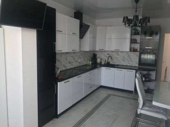 Продам найкращу 3-х кімнатну квартиру в Центрі Міста Хмельницкий