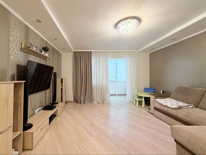 Продаж 3-к квартири - район Відродження - фото 1