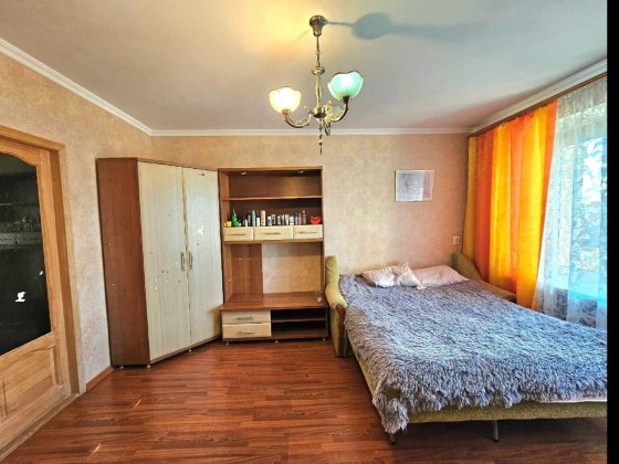 3к самий центр гарний стан,зверху технічний поверх! Хмельницький