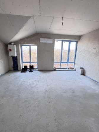 Продаж 2-кімнатної квартири мансардного типу - фото 1