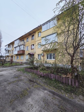 Продаж 2-кім квартири з АО в смт Новогуйвинське та ремонтом  3/3п - фото 1