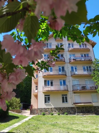 Ціну знижено! Продаємо 2к квартири курорт Поляна Сонячне Закарпаття - фото 1