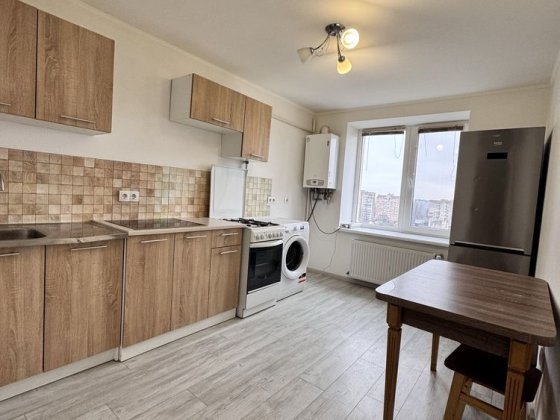 Продам 1к квартиру в центрі міста Угорники