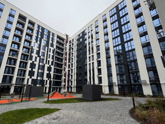 Продається 1-кімнатна квартира в зданому будинку ЖК “Паркова Алея”. Угорники