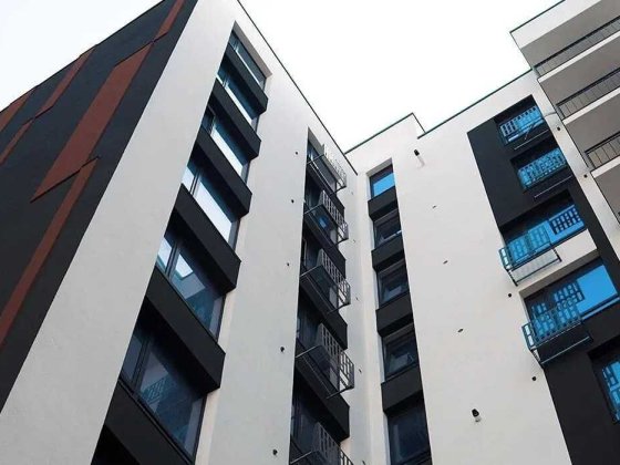 Здана двокімнатна квартира біля річки Угорники