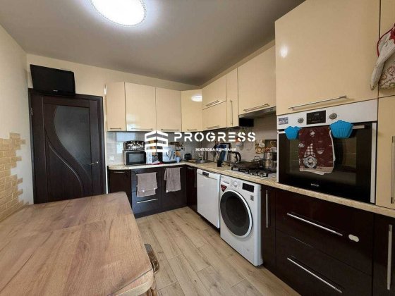 Продам 1-кімнатну квартиру район Каскад Ексклюзив Все залишається 45м2 Вовчинець