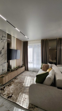 Продаю шикарну 2-кімнатну квартиру з власним патіо - фото 1