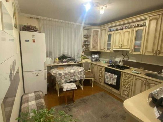 Однокімнатна квартира з ремонтом  (+кладова) в обжитій новобудові Надвірна