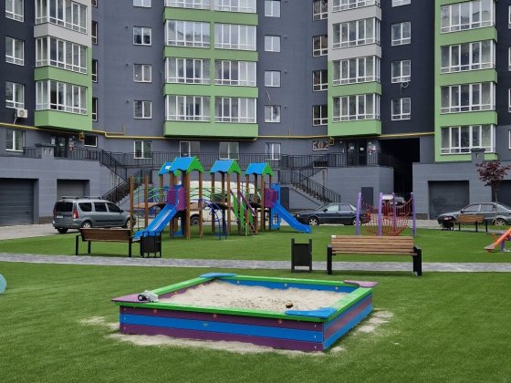 Готова до ремонту 3 кімнатна біля озера ЖК Міленіум Криховцы