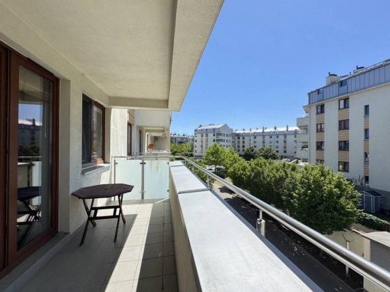 Продається квартира у Варшаві Микитинці