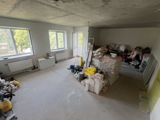 Велика 5к квартира з частковим ремонтом Ворзель