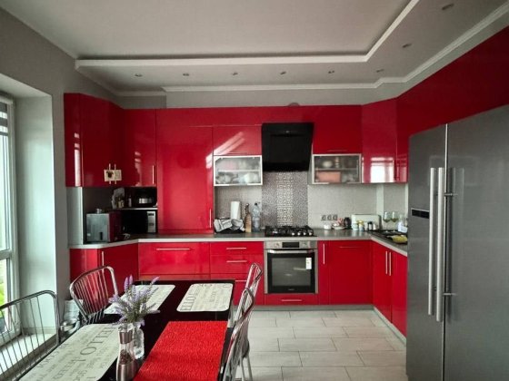 Продається  4-кімнатна квартира з ремонтом  в ЖК “Петрівський квартал” Святопетровское