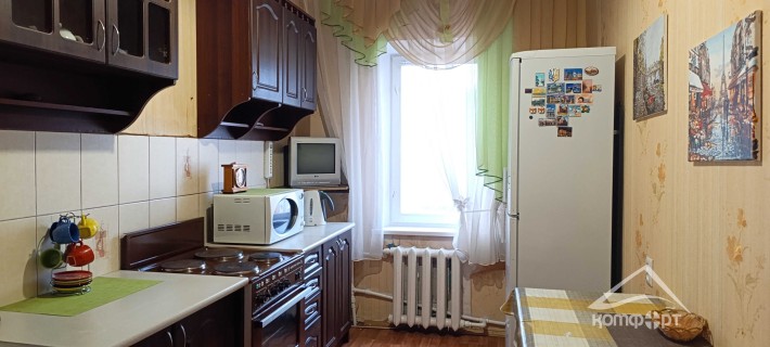 Продам простору 4-кімнатну квартиру з балконом та двома лоджіями - фото 1