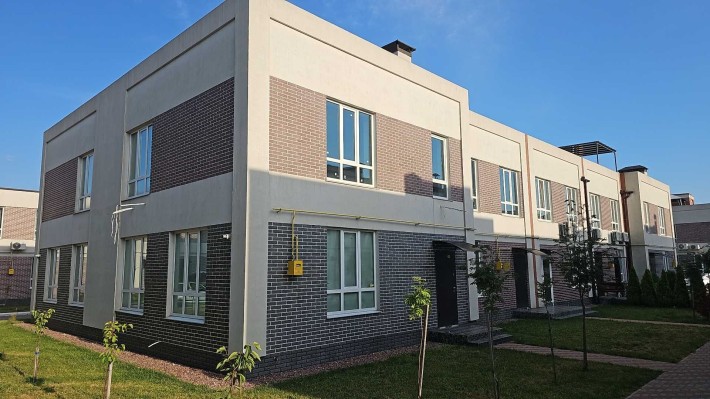 Котеджне містечко поруч з Києвом, парковка, всі комунікації - фото 1