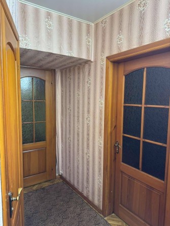 Продам 2х кімнатну з меблями та гараж в подарунок - фото 1