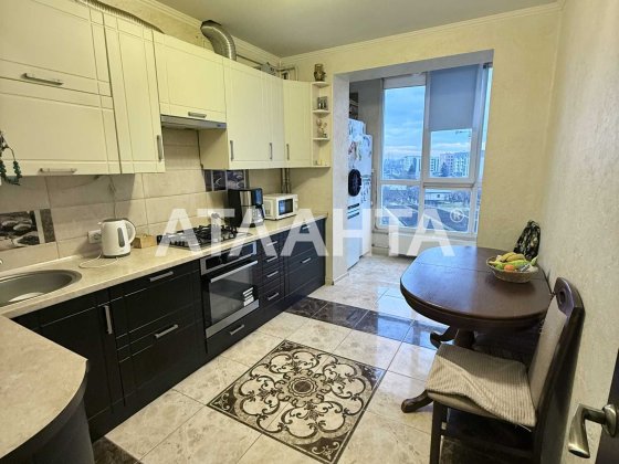 До продажу простора однокімнатна квартира з продуманим плануванням. Солонка