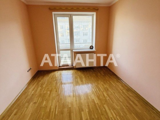 Продається проста і світла трикімнатна квартира в м. Самбір. Самбор