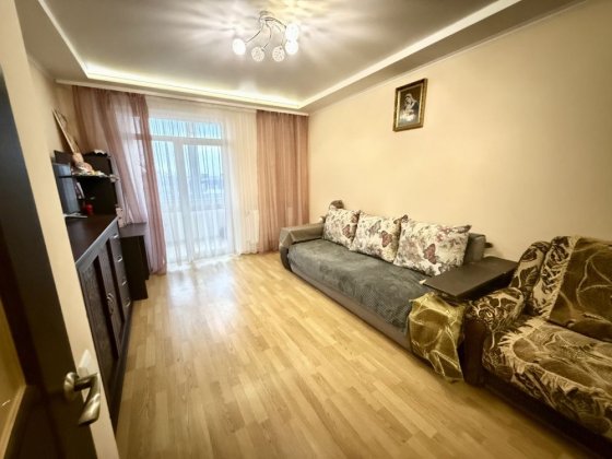 Продається простора однокімнатна квартира Солонка