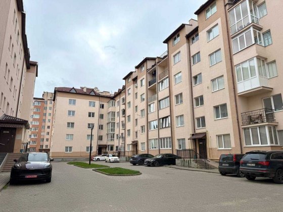 Продаж 4 кім квартири Жовква Петлюри Жолква