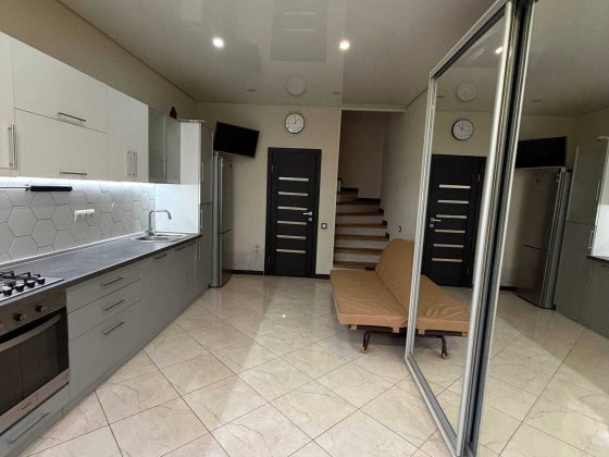 Продам 2-хрівневу квартиру Малиновський район Авангард