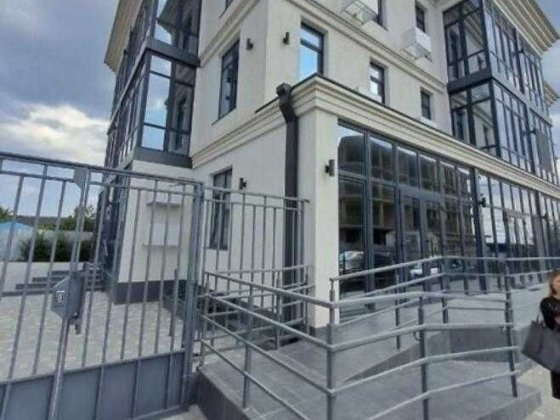 Продам 2-кімнатну квартиру в малоквартирному домі біля моря та Рів’єри Лески