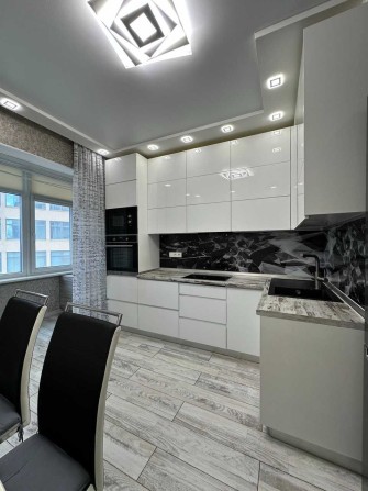 Продам великолепную 2-комн. квартиру в КАДОР на ул. Сахарова - фото 1