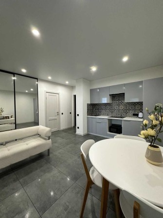 НОВАЯ СТИЛЬНАЯ  2-комн. квартира в Кадорр/"Жемчужина" ул. Сахарова - фото 1