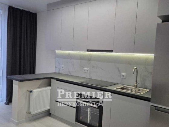 1-но комнатная квартира с ремонтом в  Золотой Эре Крижанівка