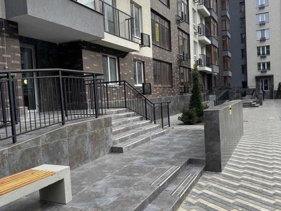 Продам 1 кв в новом сданном доме кирпичный с газом на берегу моря . Фонтанка